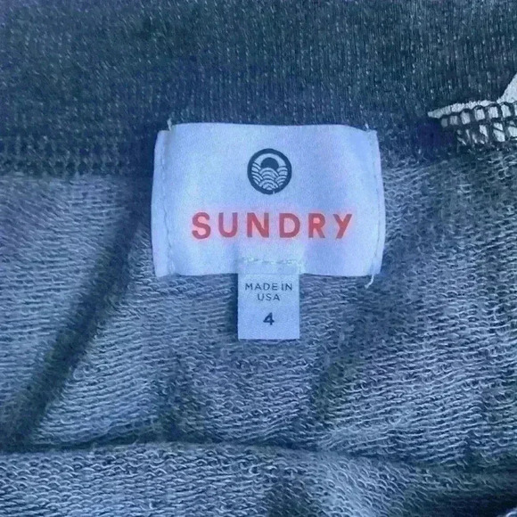 Sundry skirt. Size 4/XL. Charcoal gray with white stars. Sweatshirt material. - Picture 3 of 5